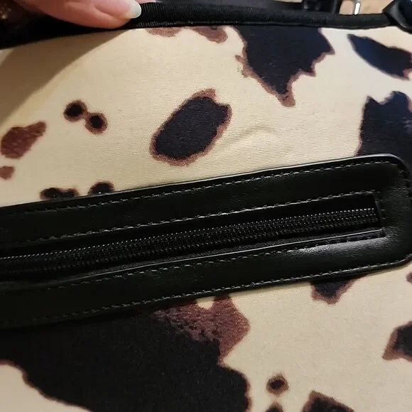 Jen & Co Jolee Washable Neoprene Crossbody with Guitar Strap - Picture 4 of 6